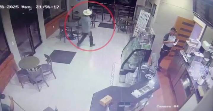 Asesinan dentro de restaurante al hermano del exdelegado de la FGR en Chiapas; así captaron al sicario