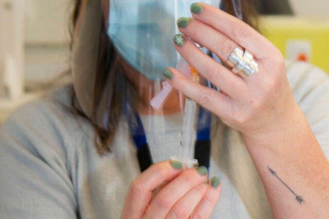 Free COVID-19 immunization available to Alberta health care workers