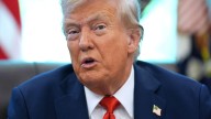 Trump denuncia una "purga" en Corea del Sur antes de recibir a su presidente