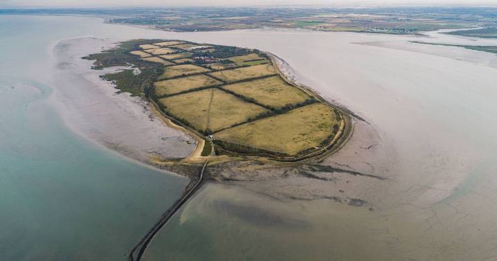The ‘secret’ island near London loved by pop stars that becomes totally isolated at high tide