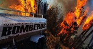 Pocito: un incendio en un cañaveral puso en riesgo unas casas y un galpón