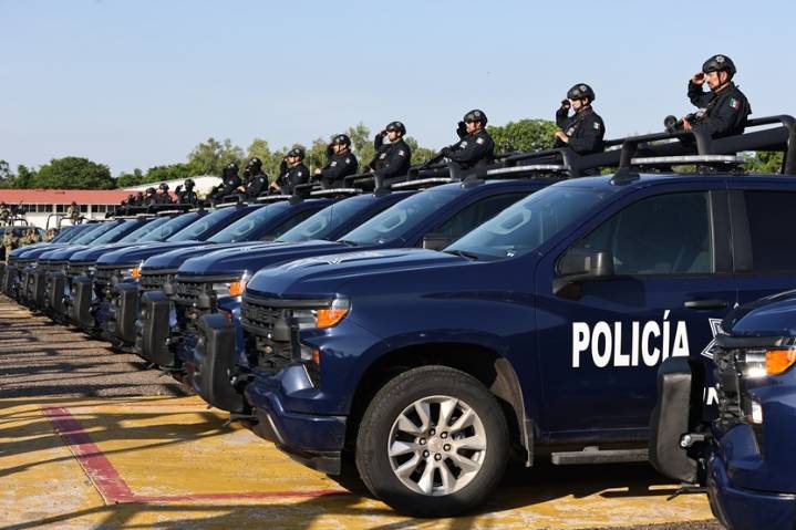 Fortalecen la seguridad de Sinaloa con la entrega de 100 patrullas