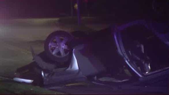 Dundee rollover crash seriously injures 1 person