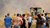 Vecinos en primera línea del fuego en León: "Todos han ido a salvar Las Médulas y nos han dejado solos"