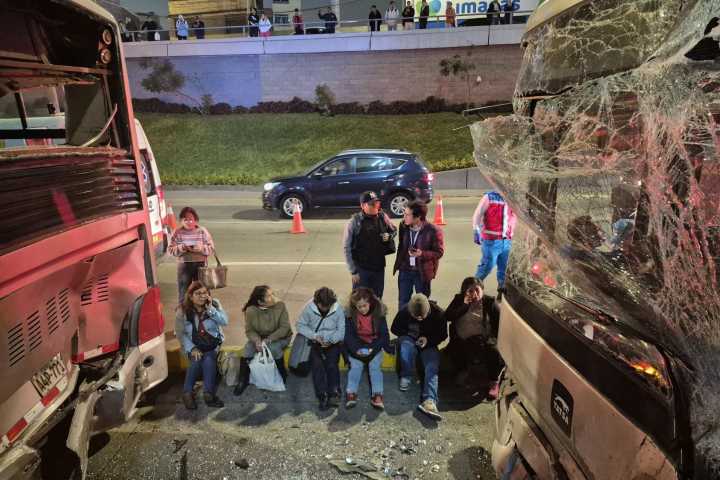 Metropolitano: Hospital Casimiro Ulloa atiende a 13 heridos por choque de buses
