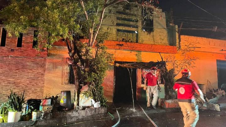 Adulto mayor se salva de morir tras incendio en su casa en Monterrey; se quedó dormido al cocinar frijoles