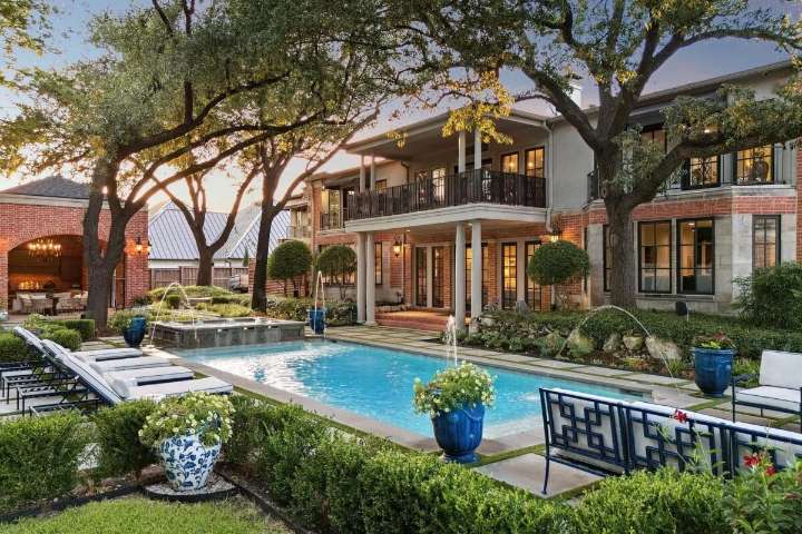 A Dallas Manse Made For Grand Entertaining Hits the Market for $5.6 Million in Old Preston Hollow