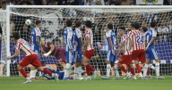 ¿Fue legal el gol de falta de Julián Álvarez ante el Espanyol? Esto es lo que dice la norma