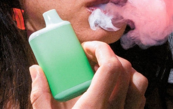 ¿Qué tan dañino es vapear? Cada vez hay más evidencia