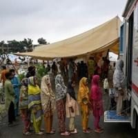 Floods leave women struggling in Pakistan's relief camps
