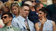 John Cena dice que hacerse un trasplante de cabello "cambió por completo el rumbo" de su vida