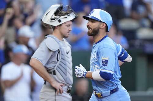 Rave fills in nicely for Pasquantino in Royals’ 6-2 victory over the White Sox