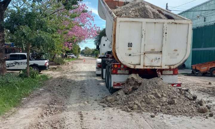 Cuadrillas municipales ejecutaron trabajos de arreglos de calles y limpieza de desagües