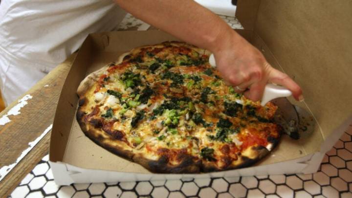 This 'Pitch Perfect' star visited a New England pizzeria