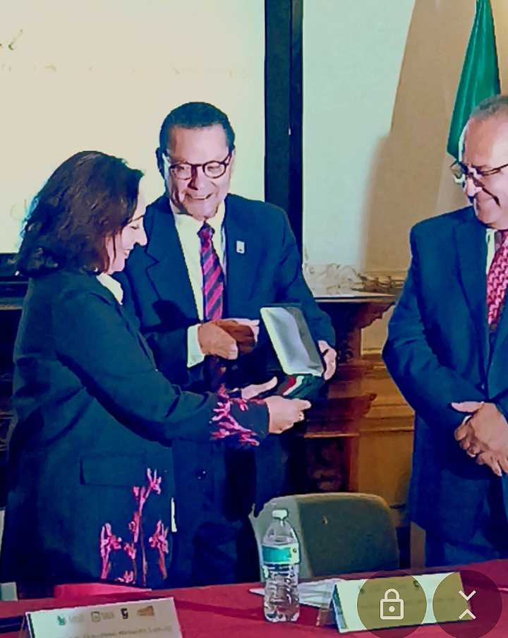 Recibe la doctora Pastora Moreno el Reconocimiento al Mérito a la Investigación en Humanidades y Periodismo, por parte de la UACH
