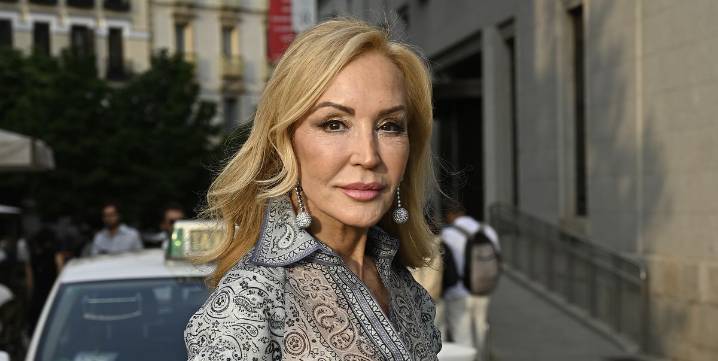 Carmen Lomana (76) se despide del verano con un posado en bikini en la playa en Instagram