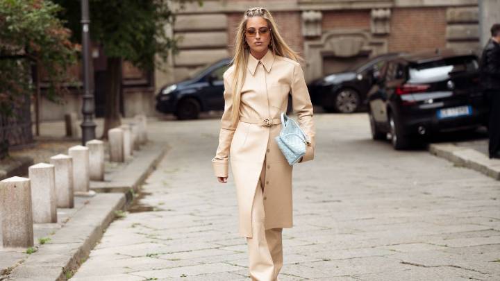 Los pantalones fluidos más elegantes para llevar con tacones en otoño 2025