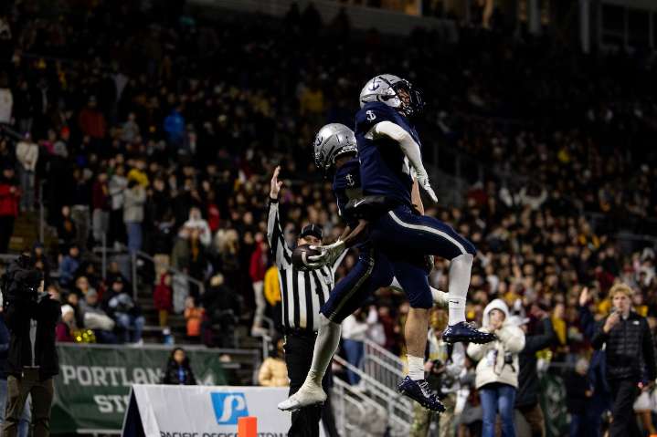 Without LaMarcus Bell, Lake Oswego still rolls in season-opening rout of South Medford