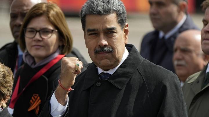 VENEZUELA | "¡Misiles y fusiles para la clase obrera". Maduro convoca a las milicias ante la cercanía de tres destructores norteamericanos al mar venezolano