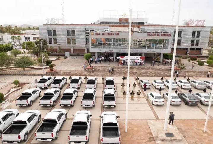 Refuerzan a la PGJE de Baja California Sur con 26 unidades oficiales nuevas