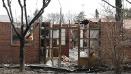 Casas y coches quemados, vecinos desalojados... Las imágenes que deja el incendio de Tres Cantos