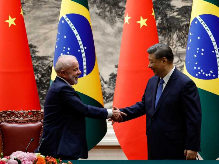 Xi Jinping habla con Lula da Silva y dice que China y Brasil pueden ser "autosuficientes" frente a la guerra comercial de Donald Trump