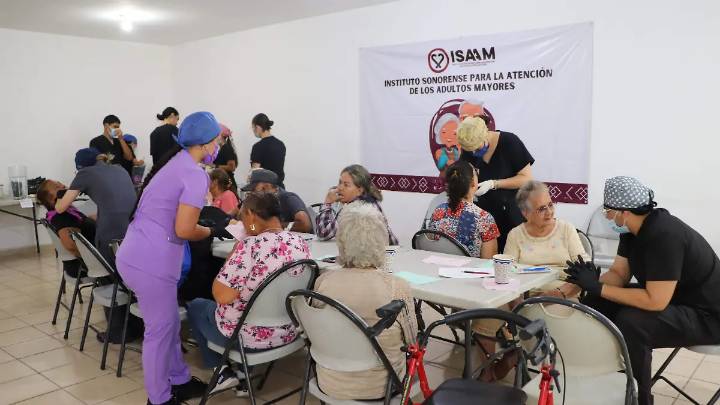Issam en Sonora: un lugar de amistad, canto y yoga para los adultos mayores