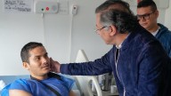 Gustavo Petro visitó a los policías sobrevivientes del ataque de las disidencias  de las Farc al helicóptero donde viajaban en Antioquia