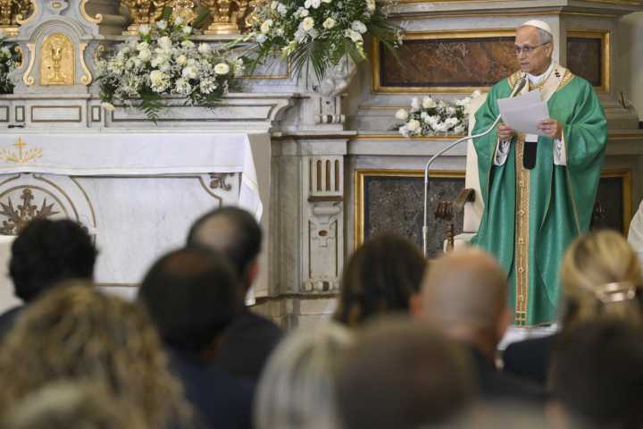 Pope calls for peaceful resolutions to Gaza and Ukraine wars ahead of Trump