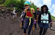 Japonés de 102 años bate el récord en subir al monte Fuji