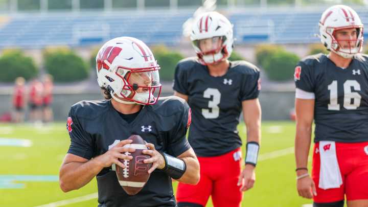 QB O'Neil seizes moment with Edwards out, other observations from UW fall camp