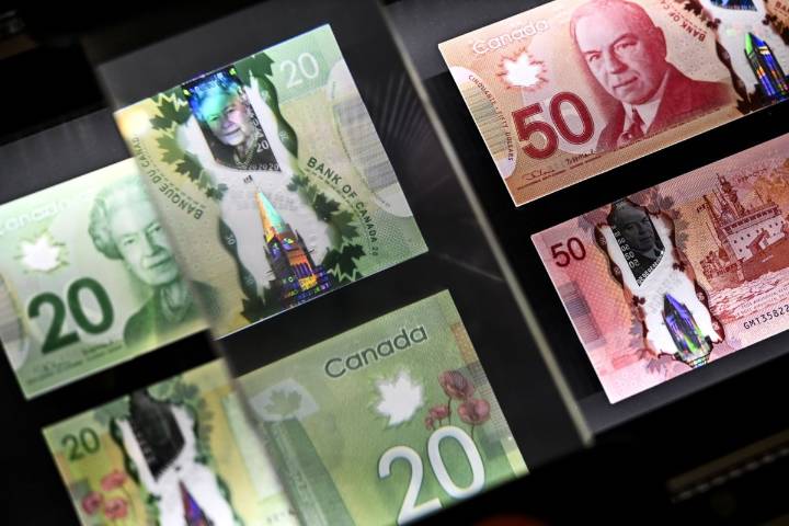 Canadians are holding more cash in their wallets, Bank of Canada finds