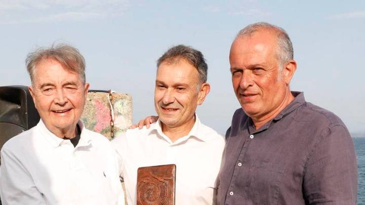 Manolo Díaz graba su nombre para siempre en Luanco: "Es uno de los personajes más importantes de la historia mundial de la música"