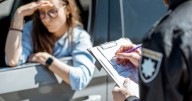 Aviso para la licencia de conducir: sancionan a todos los conductores y pasajeros que no respetan este requisito básico