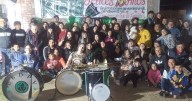 Con bombos y cánticos, la hinchada de San Martín sorprendió a una quinceañera