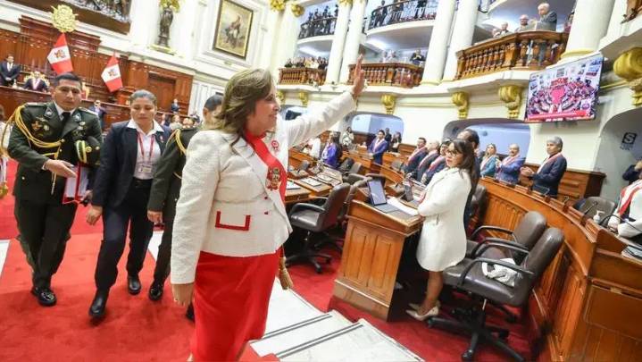 Congresistas se manifiestan a favor y en contra de fallo del TC que dispone suspensión de investigaciones contra Boluarte