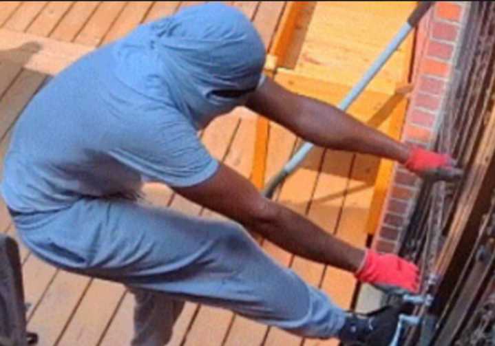 Burglars steal $9k, guns during East Memphis break