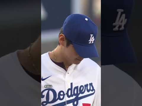 #BTS star #V throws first pitch at #Dodgers game