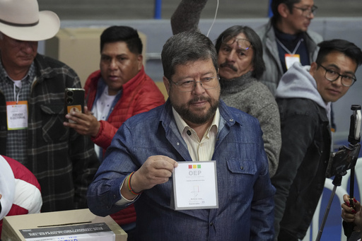 Bolivia aguarda el cómputo de las elecciones presidenciales que pueden derivar en giro a la derecha