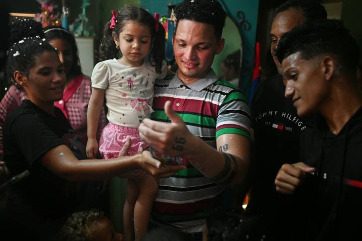 ¿Por qué los países aceptan recibir a los deportados de EEUU?