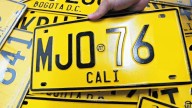 ¿Qué significa la primera letra de las placas de los carros en Colombia?