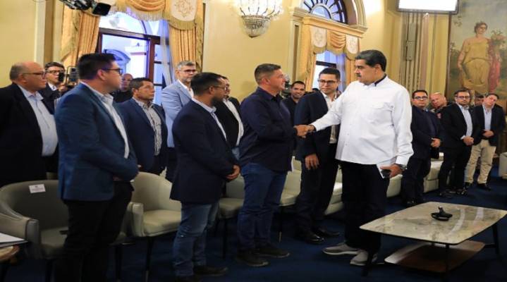 Presidente Maduro sostiene reunión con alcaldes de oposición democrática en Miraflores