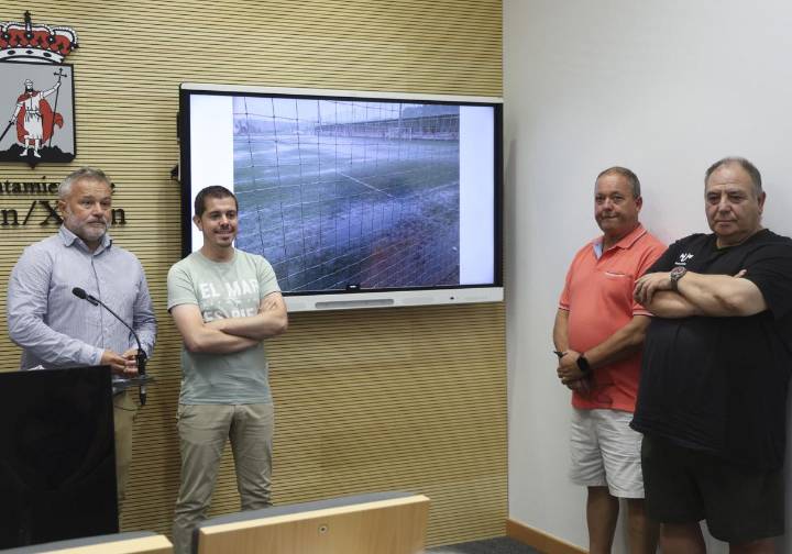 Los clubes gijoneses El Arenal y El Llano 2000 claman por el «lamentable» estado de sus campos