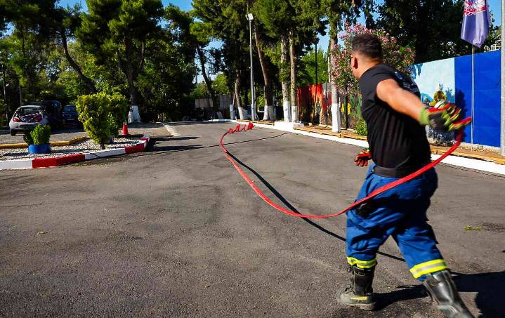 The Volunteers Fighting Greece’s Intensifying Wildfires