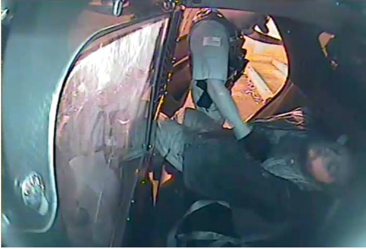Oregon cop texted, scrolled TikTok while man gasped for air, collapsed in back of patrol car, suit says