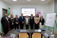 Firman convenio para mejorar la atención de adultos mayores