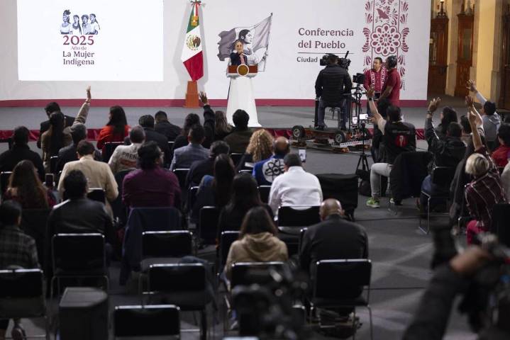 Sheinbaum enviará presupuesto 2026 enfocado en no aumentar deuda, pero manteniendo programas sociales