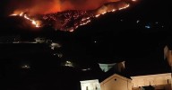 El fuego descontrolado obliga a evacuar dos núcleos de Bédar y declaran la emergencia