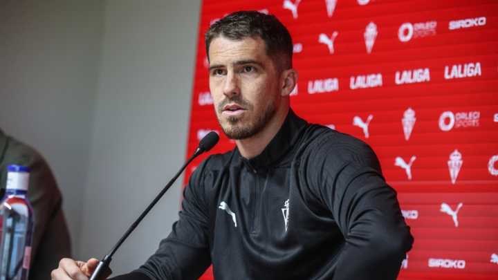 Yáñez reconoce avances en su renovación y su deseo de quedarse: «Me encantaría seguir en el Sporting el mayor número de años posible»