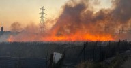 Un incendio en Gabia Grande junto a una estación eléctrica moviliza a los bomberos
